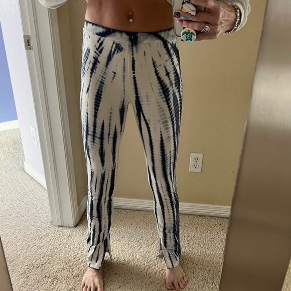 Chaser Size small long legging tie dye pant - Picture 3 of 4